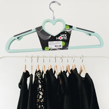 Plastic Clothes Hangers, Slim & Durable Space-Saving Hangers (3 Ps)