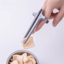 Plastic Finger Chopsticks for Gamers, Snack Clips (1 Pc)