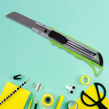 Heavy Duty Working Cutter Knife with replacement blade, 2 Screwdriver Hand Tool (4 Pc Set)