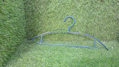 Plastic Clothes Hangers, Slim & Durable Space-Saving Hangers (10 Pack)