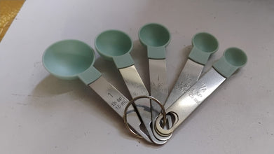 Stainless Steel and Plastics Measuring Spoon (Set of 5 Pc)